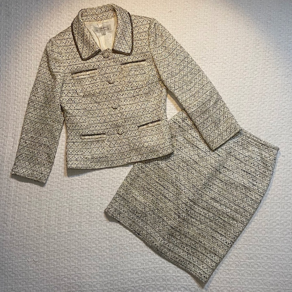 Cream/Gold/Black Tweed Tahari Skirt Suit Size 4
